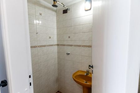 Banheiro de serviço de apartamento para alugar com 3 quartos, 110m² em Vila Andrade, São Paulo