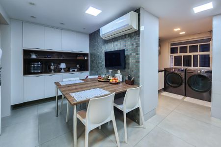 Apartamento à venda com 180m², 4 quartos e 2 vagas Apartamento à venda com 180m², 4 quartos e 2 vagasCozinha