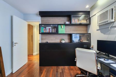 Apartamento à venda com 180m², 4 quartos e 2 vagas Apartamento à venda com 180m², 4 quartos e 2 vagasQuarto 2