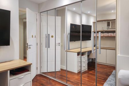 Apartamento à venda com 180m², 4 quartos e 2 vagas Apartamento à venda com 180m², 4 quartos e 2 vagasQuarto 1