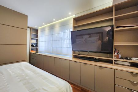 Apartamento à venda com 180m², 4 quartos e 2 vagas Apartamento à venda com 180m², 4 quartos e 2 vagasSuíte 2