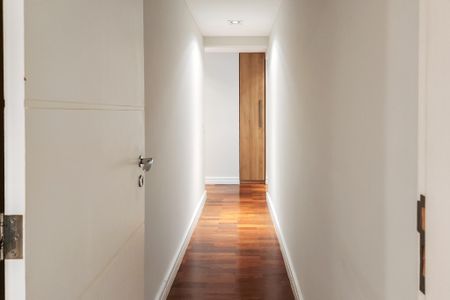 Corredor de apartamento à venda com 4 quartos, 180m² em Humaitá, Rio de Janeiro