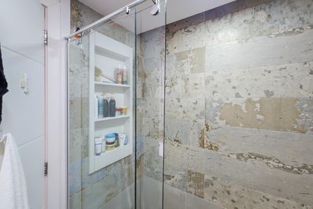 Apartamento à venda com 180m², 4 quartos e 2 vagas Apartamento à venda com 180m², 4 quartos e 2 vagasBanheiro da Suíte 2