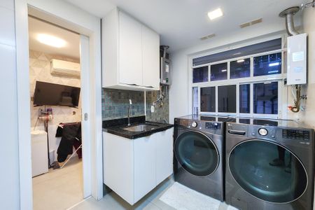 Apartamento à venda com 180m², 4 quartos e 2 vagas Apartamento à venda com 180m², 4 quartos e 2 vagasÁrea de Serviço