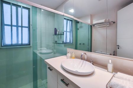 Apartamento à venda com 180m², 4 quartos e 2 vagas Apartamento à venda com 180m², 4 quartos e 2 vagasBanheiro Social