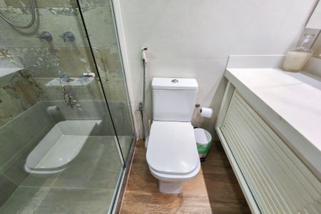 Apartamento à venda com 180m², 4 quartos e 2 vagas Apartamento à venda com 180m², 4 quartos e 2 vagasBanheiro da Suíte 2