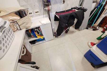 Apartamento à venda com 180m², 4 quartos e 2 vagas Apartamento à venda com 180m², 4 quartos e 2 vagasQuarto de Serviço