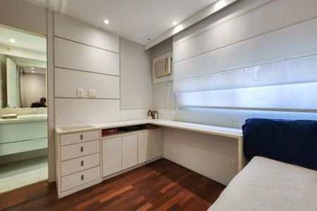 Apartamento à venda com 180m², 4 quartos e 2 vagas Apartamento à venda com 180m², 4 quartos e 2 vagasSuíte 1