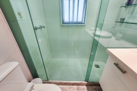 Apartamento à venda com 180m², 4 quartos e 2 vagas Apartamento à venda com 180m², 4 quartos e 2 vagasBanheiro Social