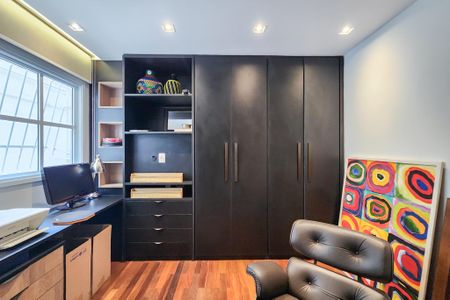 Apartamento à venda com 180m², 4 quartos e 2 vagas Apartamento à venda com 180m², 4 quartos e 2 vagasQuarto 2