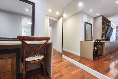 Apartamento à venda com 180m², 4 quartos e 2 vagas Apartamento à venda com 180m², 4 quartos e 2 vagasSuíte 2