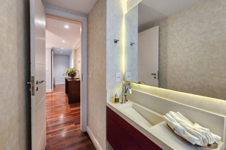 Apartamento à venda com 180m², 4 quartos e 2 vagas Apartamento à venda com 180m², 4 quartos e 2 vagasLavabo