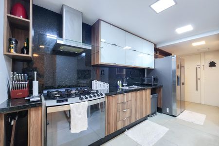 Apartamento à venda com 180m², 4 quartos e 2 vagas Apartamento à venda com 180m², 4 quartos e 2 vagasCozinha