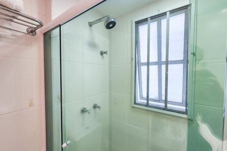 Apartamento à venda com 180m², 4 quartos e 2 vagas Apartamento à venda com 180m², 4 quartos e 2 vagasBanheiro Social