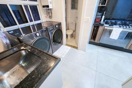 Apartamento à venda com 180m², 4 quartos e 2 vagas Apartamento à venda com 180m², 4 quartos e 2 vagasÁrea de Serviço