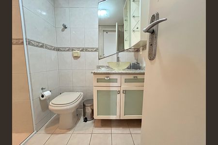 Apartamento para alugar com 100m², 3 quartos e 1 vagaBanheiro social 