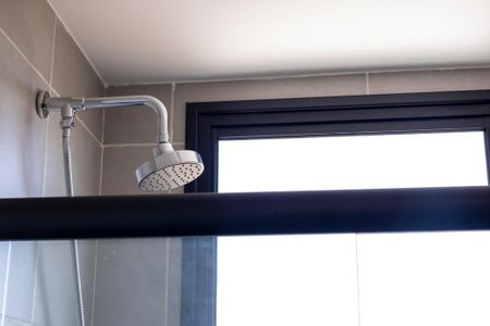 Banheiro social de apartamento para alugar com 1 quarto, 48m² em Parque Campolim, Sorocaba