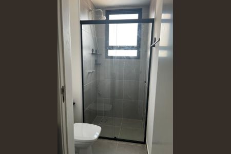 Banheiro de apartamento para alugar com 1 quarto, 48m² em Parque Campolim, Sorocaba