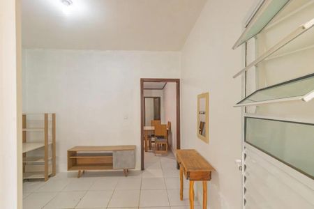 Casa para alugar com 60m², 1 quarto e sem vaga Casa para alugar com 60m², 1 quarto e sem vagaSala