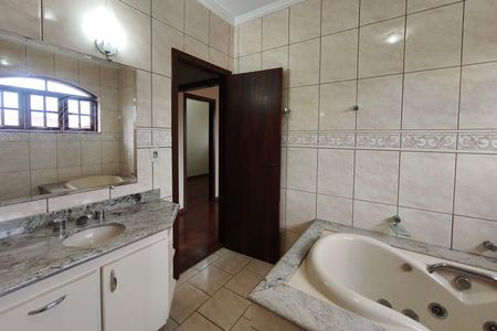 Casa para alugar com 310m², 4 quartos e 5 vagas Casa para alugar com 310m², 4 quartos e 5 vagasBanheiro Suíte