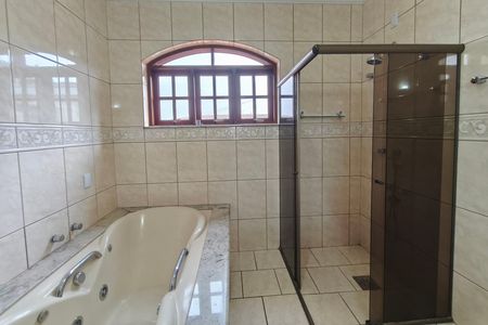 Casa para alugar com 310m², 4 quartos e 5 vagas Casa para alugar com 310m², 4 quartos e 5 vagasBanheiro Suíte