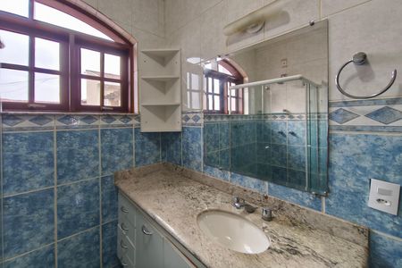 Casa para alugar com 310m², 4 quartos e 5 vagas Casa para alugar com 310m², 4 quartos e 5 vagasBanheiro Social