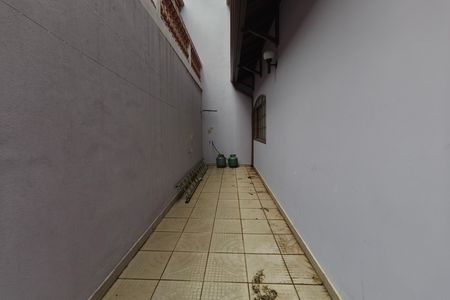 Casa para alugar com 310m², 4 quartos e 5 vagas Casa para alugar com 310m², 4 quartos e 5 vagasCorredor - Quintal