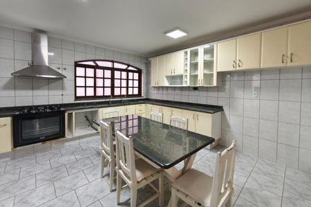 Casa para alugar com 310m², 4 quartos e 5 vagas Casa para alugar com 310m², 4 quartos e 5 vagasCozinha