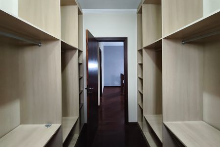 Casa para alugar com 310m², 4 quartos e 5 vagas Casa para alugar com 310m², 4 quartos e 5 vagasQuarto 4