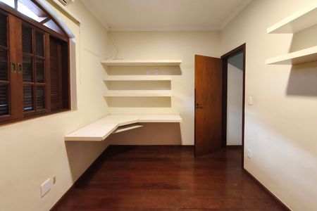 Casa para alugar com 310m², 4 quartos e 5 vagas Casa para alugar com 310m², 4 quartos e 5 vagasQuarto 2
