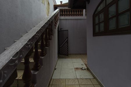 Casa para alugar com 310m², 4 quartos e 5 vagas Casa para alugar com 310m², 4 quartos e 5 vagasCorredor - Quintal