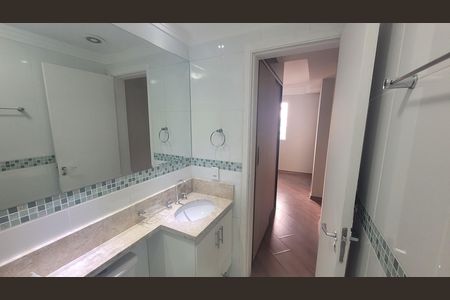 Banheiro da Suíte 1 de apartamento para alugar com 2 quartos, 55m² em Vila Ivone, São Paulo