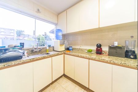 Casa à venda com 283m², 3 quartos e 6 vagasCozinha 