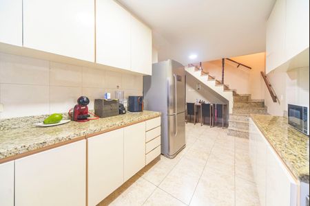 Casa à venda com 283m², 3 quartos e 6 vagasCozinha 