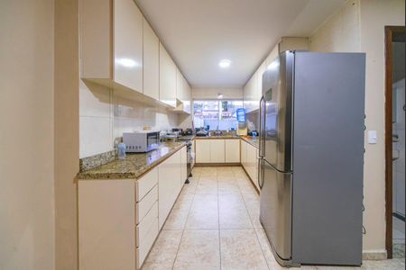 Casa à venda com 283m², 3 quartos e 6 vagasCozinha 