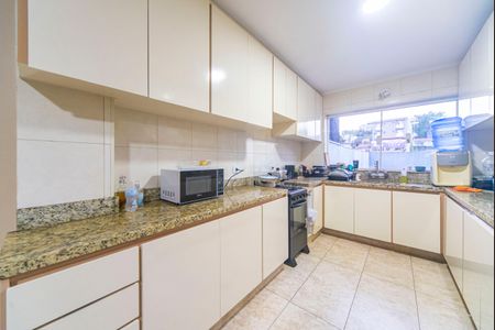 Casa à venda com 283m², 3 quartos e 6 vagasCozinha 