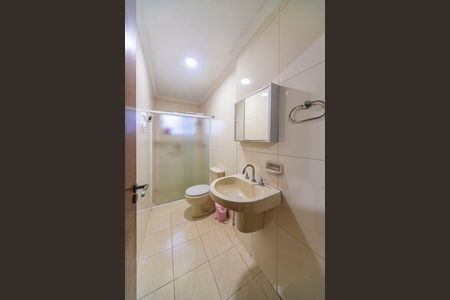 Casa à venda com 283m², 3 quartos e 6 vagasBanheiro da Cozinha 