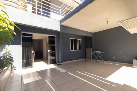Casa à venda com 148m², 4 quartos e 2 vagas Casa à venda com 148m², 4 quartos e 2 vagasGaragem