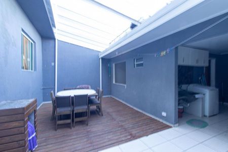 Casa à venda com 148m², 4 quartos e 2 vagas Casa à venda com 148m², 4 quartos e 2 vagasVaranda gourmet