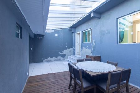 Casa à venda com 148m², 4 quartos e 2 vagas Casa à venda com 148m², 4 quartos e 2 vagasVaranda gourmet