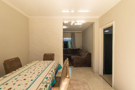 Casa à venda com 148m², 4 quartos e 2 vagas Casa à venda com 148m², 4 quartos e 2 vagasSala de Jantar