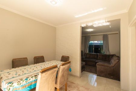 Casa à venda com 148m², 4 quartos e 2 vagas Casa à venda com 148m², 4 quartos e 2 vagasSala de Jantar
