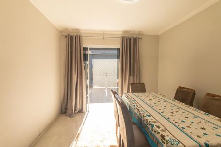 Casa à venda com 148m², 4 quartos e 2 vagas Casa à venda com 148m², 4 quartos e 2 vagasSala de Jantar