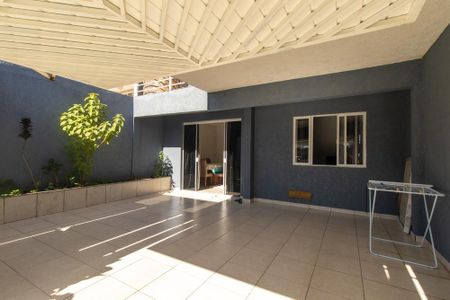 Casa à venda com 148m², 4 quartos e 2 vagas Casa à venda com 148m², 4 quartos e 2 vagasGaragem