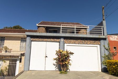 Casa à venda com 148m², 4 quartos e 2 vagas Casa à venda com 148m², 4 quartos e 2 vagasFachada