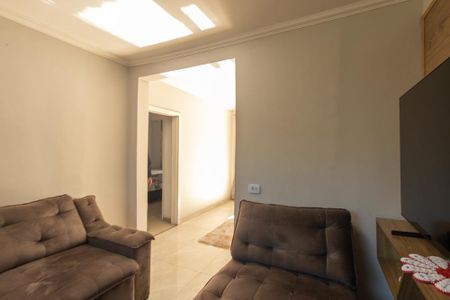Casa à venda com 148m², 4 quartos e 2 vagas Casa à venda com 148m², 4 quartos e 2 vagasSala