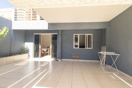 Casa à venda com 148m², 4 quartos e 2 vagas Casa à venda com 148m², 4 quartos e 2 vagasGaragem