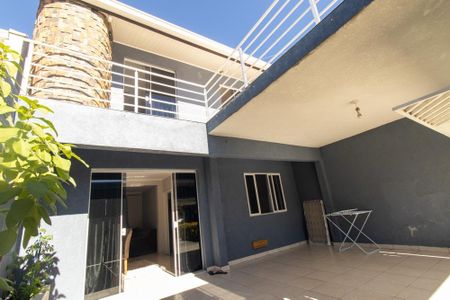 Casa à venda com 148m², 4 quartos e 2 vagas Casa à venda com 148m², 4 quartos e 2 vagasFachada