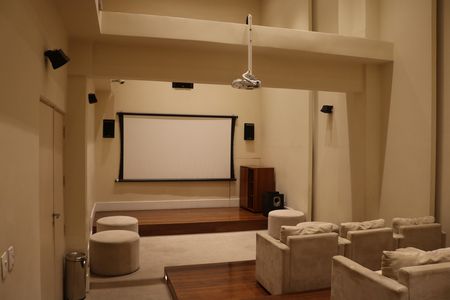 Apartamento à venda com 68m², 2 quartos e 1 vagaSala de TV