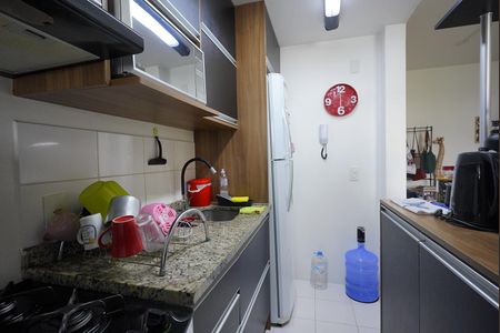 Cozinha de apartamento à venda com 2 quartos, 48m² em Cristal, Porto Alegre